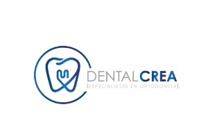 Una de las mejores clínicas en implantes dentales es DentalCrea Clínica Dental, logo