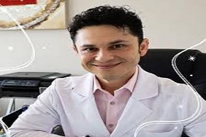 Uno de los mejores dermatólogos en CDMX es Dr. Isaias Uh Sánchez