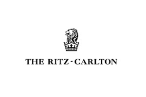 Uno de los mejores lugares donde cenar en navidad en CDMX es SAMOS en The Ritz-Carlton, logo