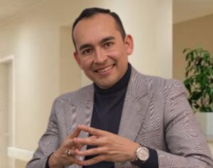 Dr. Diego Armando Victoria